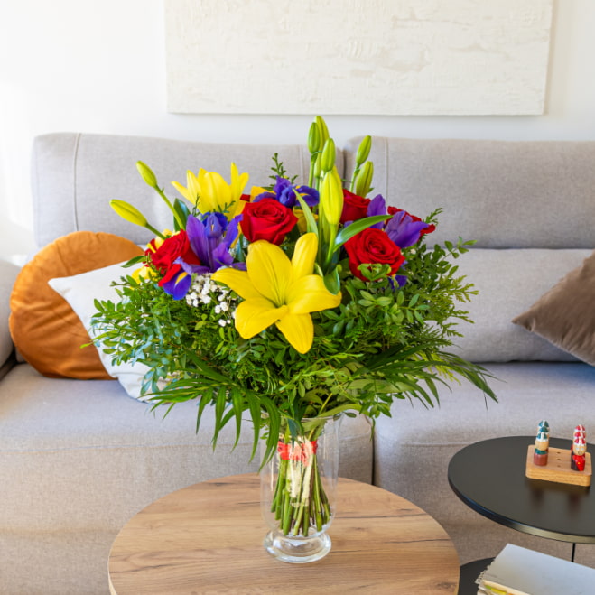 ramo de rosas, lirios e iris