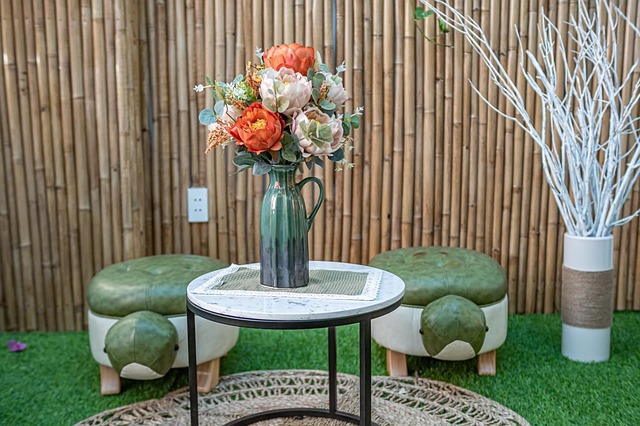 jardin con flores de plastico