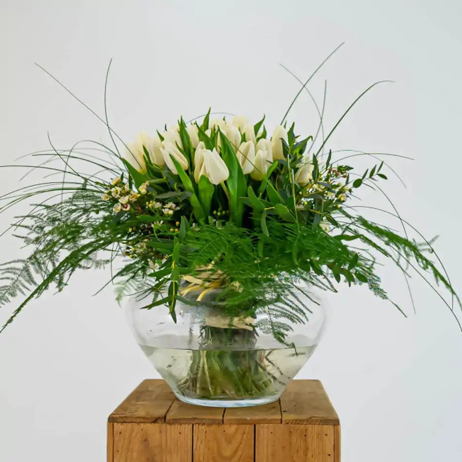 51 tulipanes en base de cristal