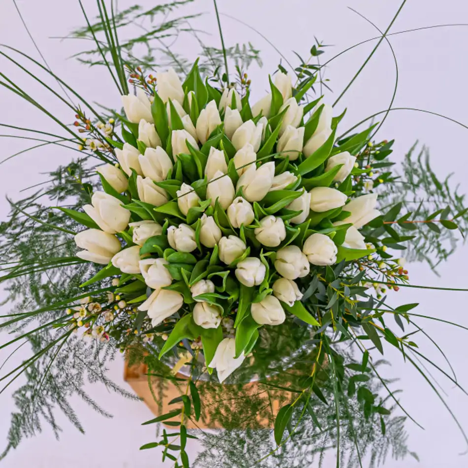 51 tulipanes en base de cristal