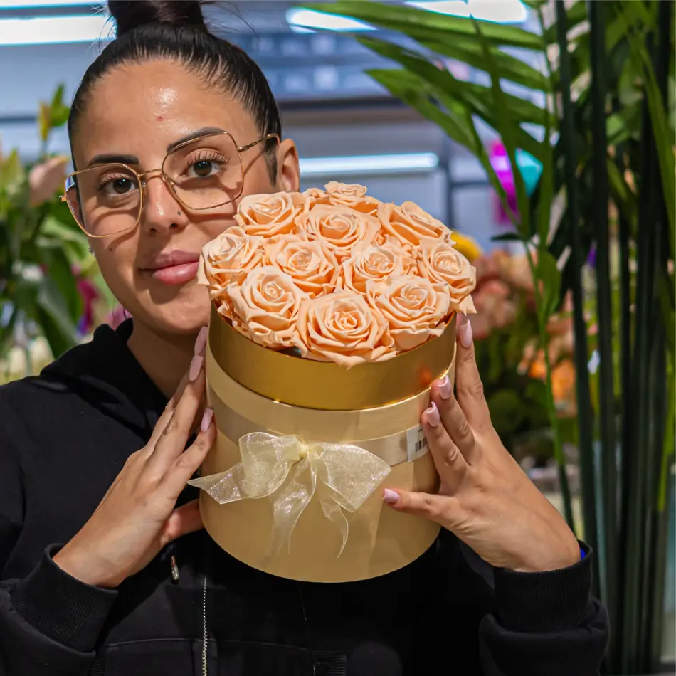 Caja de rosas preservada mediana