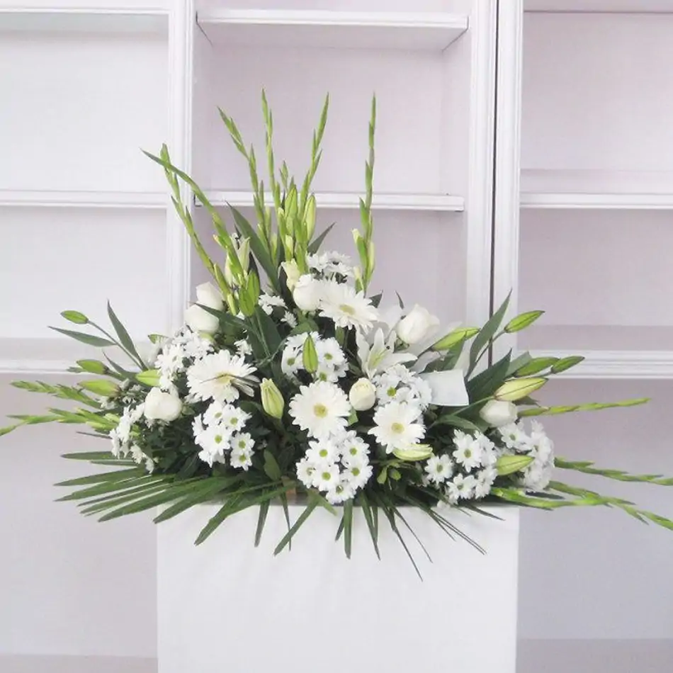 Coixí flors variades tons blancs