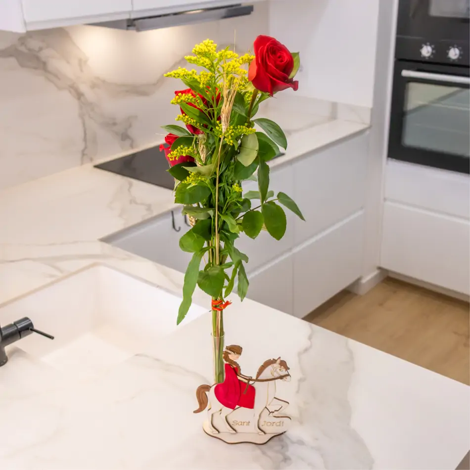 Figura Artesanal con Princesa y Rosas