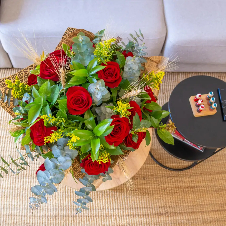 Ramo de 15 Rosas Rojas con Espigas y Señera