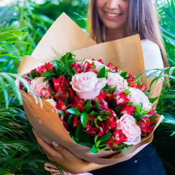 Comprar Ramo de rosas y alstromelia en Barcelona